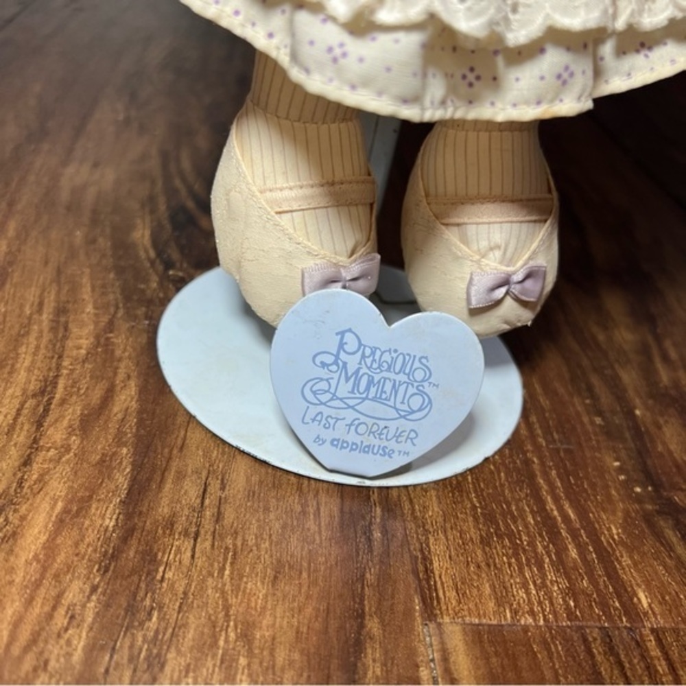 Vintage rare 1985 precious moments doll on stand - Picture 2 of 8